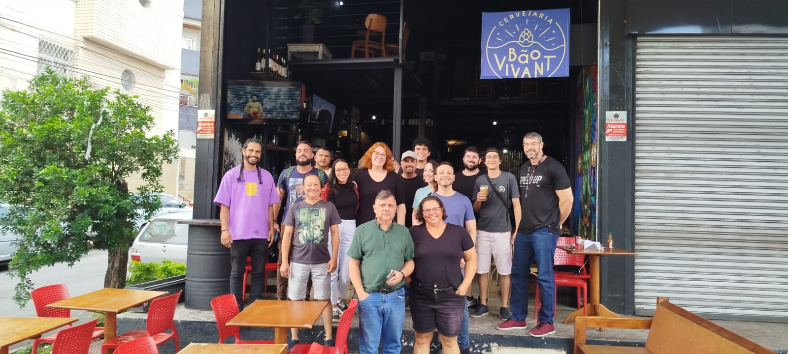Cervejeiros em confraternização no Bão Vivant